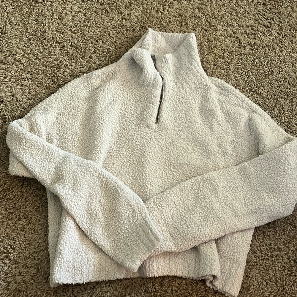 cream hollister sweater